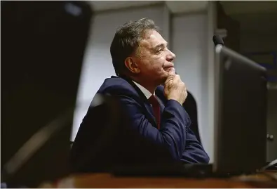  ?? Edilson Rodrigues/agência Senado ?? PEC já foi aprovada no Senado e tramita na Câmara; senador Alvaro Dias (PODE-PR) lidera campanha que pede agilidade da aprovação pelos deputados federais: “Basta uma sessão de dois turnos”