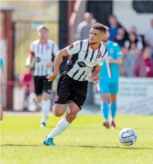  ?? ?? Kane Ferdinand hit the crossbar for Maidenhead United in Monday's goalless draw at Bromley. Photo by Darren Woolley.