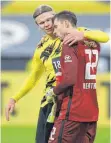  ?? FOTO: IMAGO IMAGES ?? Norweger unter sich: Berlins Rune Jarstein (re.) ließ sich von Dortmunds Erling Haaland trösten.