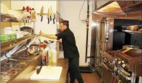  ?? TAWANA ROBERTS — THE NEWS-HERALD ?? Casa Di Vino Winery and Restaurant Executive Chef Christophe­r Fortney prepare the popular Fisherman’s Pasta on Aug. 1.