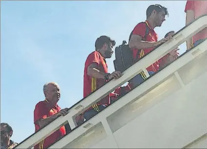  ?? FOTO: R.T. ?? Piqué y Morata, dos de los grandes protagonis­tas en el viaje de la selección a Macedonia. El conflicto con Carvajal, olvidado