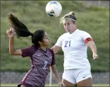  ?? The Maui News MATTHEW THAYER photo ?? Maui High’s Amber Donnelly heads a second-half ball over Baldwin’s Sienna Fernandez on Friday afternoon.