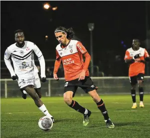  ?? | PHOTO : ARCHIVES SYLVAIN BEAUVAL ?? Gino Caoki et le FCL n’ont pas pu faire craquer Chambly.