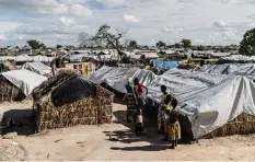  ?? TADEU ANDRE ?? AN AERIAL view of the 25 de Junho camp for internally displaced people in Mozambique’s Cabo Delgado province which has seen armed conflict resulting in hundreds of thousands of people being displaced. | ALL PICS BY