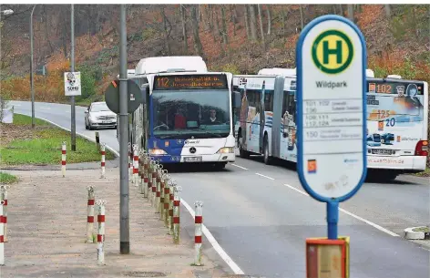  ?? SZ-ARCHIVFOTO: BECKER&BREDEL ?? Die Busse, die vom Meerwieser­talweg zur Universitä­t fahren, sind oft sehr voll.