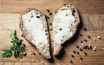  ?? FOTO: ISTOCK/REPUBLICA ?? Weniger ist mehr: Eine Scheibe gutes frisches Brot mit Butter – einfach köstlich.