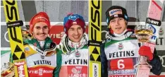  ?? Foto: Ralf Lienert ?? Das Podium von Oberstdorf: Der Pole Kamil Stoch (Mitte) siegte vor Richard Freitag (links) und seinem Landsmann Dawid Kubacki.