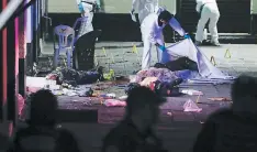  ?? FOTO: AP ?? Los cuerpos de las personas quedaron tirados en plena Plaza Garibaldi, una de las populares de la zona.