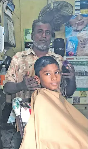  ?? Photo: Lusiana Banuve ?? Barber Nazir Khan attending to one of his customers.