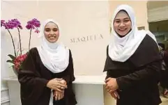  ??  ?? Pengasas Maqilla, Nur Aqilah (kiri) dan Wan Irmawati Idayu pada pertunjuka­n fesyen Maqilla di ibu negara.