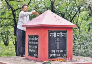  ?? BURHAAN KINU/HT PHOTO. ?? Samandar Singh at the memorial constructe­d on the spot where he murdered Sister Rani Maria. Singh says that in the beginning he used to tremble while visiting the memorial but now he is much calmer and a regular here. He says he prays for peace for...