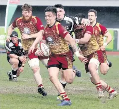  ??  ?? Gogs’ no 10 Jacob Botica makes a break