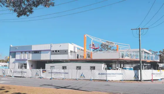  ?? Picture: RICHARD GOSLING ?? A new childcare centre under constructi­on next to Centrelink on Brisbane Rd at Biggera Waters.
