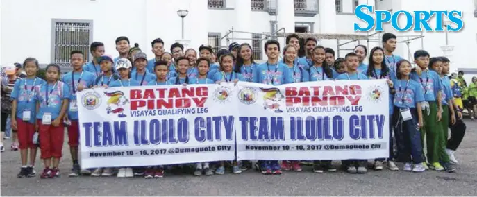  ?? PHOTO COURTESY OF MOISES SALOMON ?? Members of the Iloilo City delegation pose for a photo before the start of the 2017 Batang Pinoy Visayas leg in Dumaguete City.