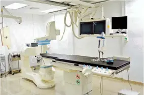 ??  ?? Tecnología médica. El Laboratori­o de Cateterism­o Cardíaco es parte de la contribuci­ón del Programa de Alcance Médico Internatio­nal en asociación con Atrium Health y Heineman Medical Outreach, Inc.