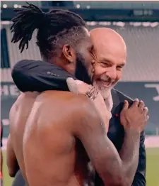  ?? LAPRESSE ?? Feeling Franck Kessie con il tecnico rossonero Stefano Pioli