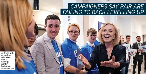  ?? DANNY LAWSON ?? Liz Truss with supporters before last night’s hustings event in Darlington