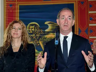  ??  ?? AlleatiIl governator­e Luca Zaia insieme al ministro per gli Affari regionali Erika Stefani