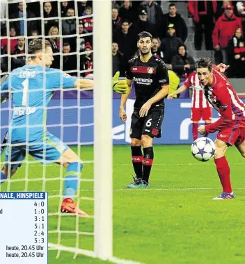  ??  ?? ... und wieder ist er drin! Der eingewechs­elte Fernando Torres köpft für Atlético zum 4:2-Endstand ein. Leverkusen­s Keeper Bernd Leno ist mal wieder machtlos.