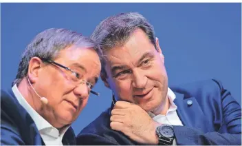  ?? FOTO: KIRCHNER/DPA ?? Armin Laschet (l.) und Markus Söder dürften über die Folgen der Maskenaffä­re nicht erfreut sein.