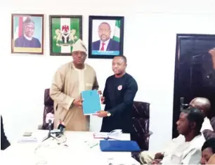  ?? Photo: Olusola Jide ?? Former Permanent Secretary,Ministry of Youth and Sports Developmen­t, Olusade Adesola officially handing over to his successor, Gabriel Taminu Aduda yesterday