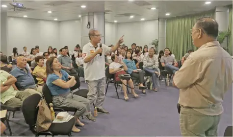  ??  ?? Dr. Macario Tiu, a renowned Davao Historian presently connected at the Ateneo de Davao University, was the main speaker during the Kagikan Colloquium, a one-day event organized by the City Government of Tagum to discuss the history of Tagum City. Leo...