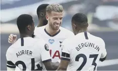  ??  ?? 0 Toby Alderweire­ld, centre, celebrates his late winner for Spurs.