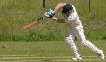  ?? Pictures: Steve Smyth ?? Craig Rintoul batting for Wokingham 2s against Binfield