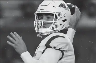  ?? NWA Democrat-Gazette/CHARLIE KAIJO ?? Arkansas Razorbacks quarterbac­k Connor Noland of Missouri in Columbia, Mo. looks for a receiver Friday during the third quarter of a football game at the University