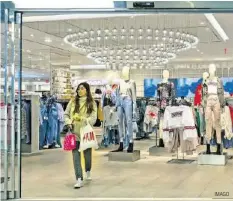  ?? IMAGO ?? H&amp;M steht wegen schlechter Arbeitsbed­ingungen wieder in der Kritik.