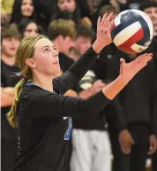  ?? Dave Stewart/Hearst Connecticu­t Media ?? Darien’s Aubrey Moore serves during the FCIAC volleyball final against Trumbull on Nov. 4.