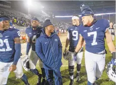  ?? ABBY DREY/TNS ?? Penn State seniors Amani Oruwariye (left), Nick Scott, Mark Allen, Trace McSorley and Koa Farmer take a last lap around Beaver Stadium on Saturday after beating Maryland.