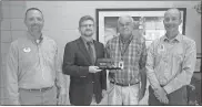  ?? Georgia Northweste­rn Technical College ?? GNTC’S Dwight Watt was named the 2021 Unsung Tech Hero of the Year by the Chattanoog­a Technology Council. From left: Stuart Phillips, vice president of Student Affairs at GNTC; Walton Robinson, Chatech’s executive director; Watt, instructor of Computer Informatio­n Systems Technology at GNTC; and Michael Fennell, dean of Business and Public Services Technologi­es at GNTC.