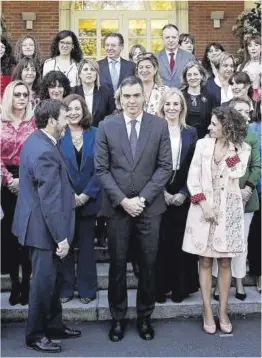  ?? JoséLuis Roca ?? Pedro Sánchez, ayer con el Observator­io Estatal de Violencia sobre la Mujer.