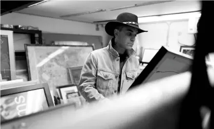  ?? Baron/Farrell Music Ltd/PA ?? Robbie Williams at work on one of the paintings that form part of his debut exhibition in collaborat­ion with Ed Godrich. Photograph: Leo