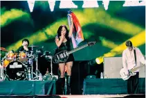  ?? CONTRIBUTE­D PHOTOS ?? ■ English rock band Pale Waves performs in front of Filipino fans for the first time.