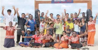  ??  ?? Deputy Prime Minister of Vanuatu Joe Natuman with family and Beachcombe­r Island Resort staff members.