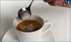  ??  ?? (1) Mit dem Design Espresso Pro von Gastroback beispielsw­eise gelingt die Crema, wie der Zuckertest zeigt: Der Zucker versinkt ganz langsam, dann schließt sich die Oberfläche wieder(2) Bildet sich auf dem Espresso keine Crema, ist etwas schief gelaufen, so mit dem Mahlgrad des Kaffeepulv­ers