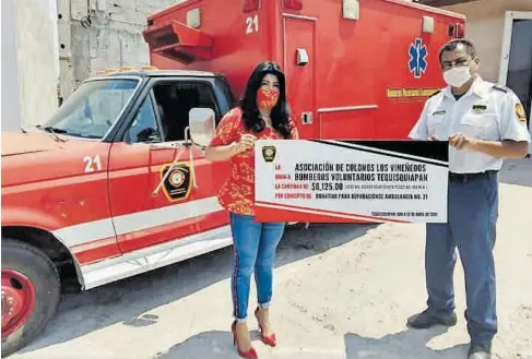  ?? CORTESÍA: SERGIO FRANCISCO AYALA HERNÁNDEZ. ?? Los bomberos de Tequisquia­pan recibieron un donativo económico de los colonos del Fraccionam­iento Los Viñedos.