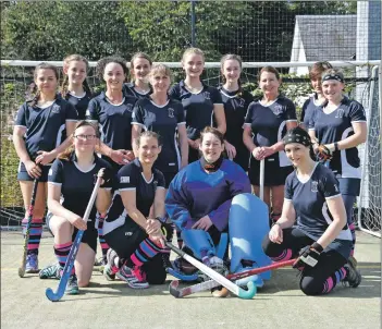  ?? 01_B36hockey0­1 ?? The Arran Ladies hockey team pose for a pre-season photograph.