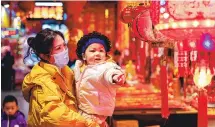  ?? ZHAI HUIYONG / FOR CHINA DAILY ?? Lanterns attract shoppers at a festival celebratio­n product market in Hai’an, Jiangsu province.