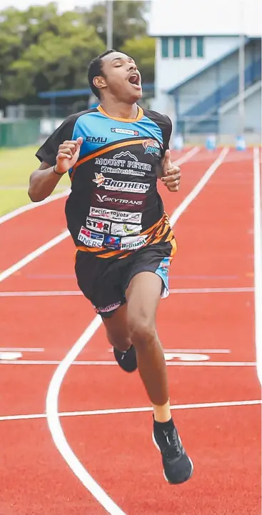  ?? Picture: BRENDAN RADKE ?? BLISTERING PACE: Hamiso Tabuai-Fidow wins the 100m at the Barlow Park precinct on Saturday in an impressive 11.04 seconds.