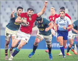  ??  ?? Robbie Henshaw is tracked by South Africa’s Damian de Allende and Marco van Staden