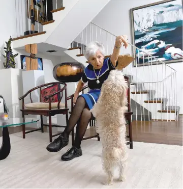  ??  ?? Artist and art collector Jane Mason with pet Woody at home in Washington, D.C.