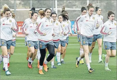  ?? FOTO: SEFUTBOL ?? Entrenamie­nto en Las Rozas Las de Vilda pueden quedar en los próximos días virtualmen­te clasificad­as para el Mundial’19