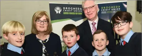  ??  ?? Grealdine Gilsenan chairperso­n Drogheda Credit Union with Paul Brasill presenting Joe Smith, Tadgh Doran, Pierce Dobson and Sean Wyley Realt Na Mara Team winners of the A scction