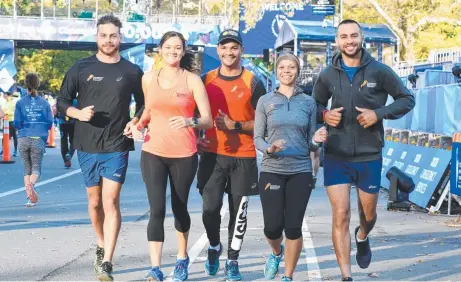  ?? Picture: ALEX TOWLE ?? From left, Zane Sparke, Natasha Shires, Scott Cox, Allirra Winmar and Territoria­n Roy Tilmouth go through a warm-up jog in New York ahead of the marathon