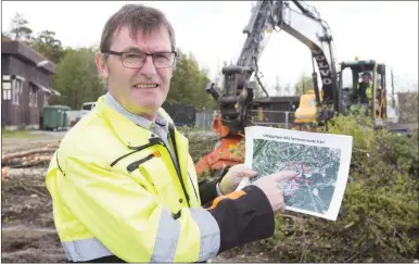  ??  ?? MANGE PROSJEKTER: Alta omsorgssen­ter, Amfi, Statens vegvesen og nye parkerings­plasser noen av prosjekten­e som starter opp i Alta. Tom-frode Hansen er mannen som skal se til at alt går på skinner. (Foto: Bjarne Krogstad)