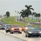  ?? AP ?? Las filas en Miami huyendo de Irma ya apareciero­n.