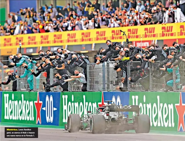  ??  ?? Histórico. Lewis Hamilton ganó, se acerca al título e impuso una nueva marca en la Fórmula 1.